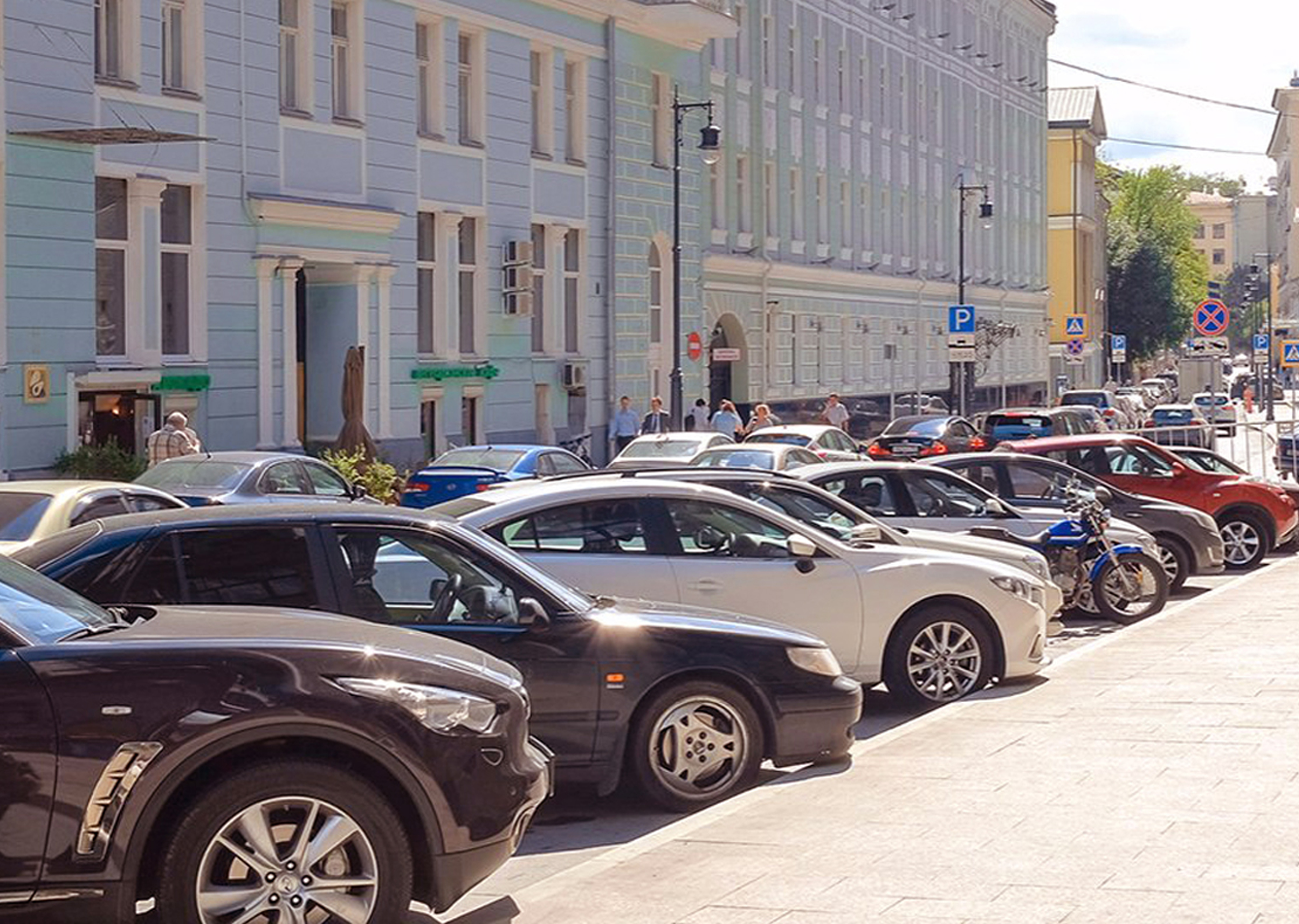 Охраняемая парковка в центре С-Петербурга для наших гостей